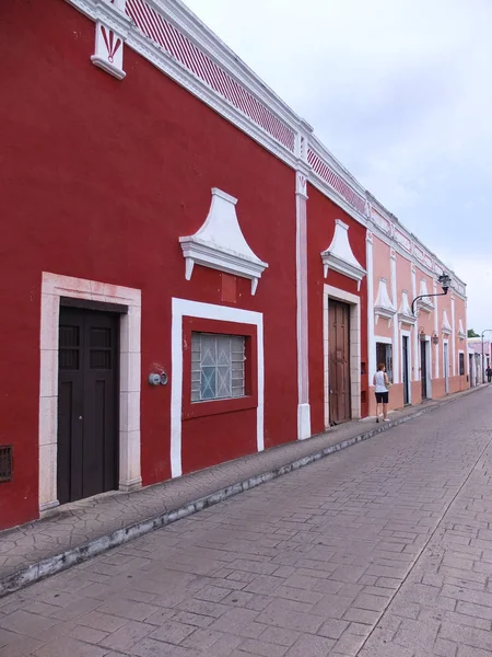 Calle colonial típica en Valladolid, México . —  Fotos de Stock