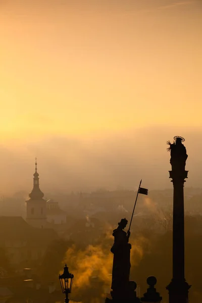 Sunrise over Lesser Town, Prága, Csehország. Kisebb város. — Stock Fotó