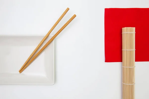 Draufsicht Auf Weiße Leere Sushi Teller Mit Bambusstäbchen Symmetrie Food — Stockfoto