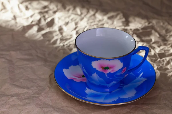 Vide Tasse Thé Sur Table Avec Papier Froissé — Photo