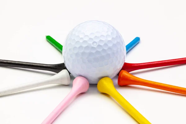 Set Golf Palla Con Tee Shirt Golf Nei Colori Arcobaleno — Foto Stock