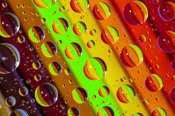Färgpennor Glas Med Droppar Vatten Kontorsbegreppet — Stockfoto