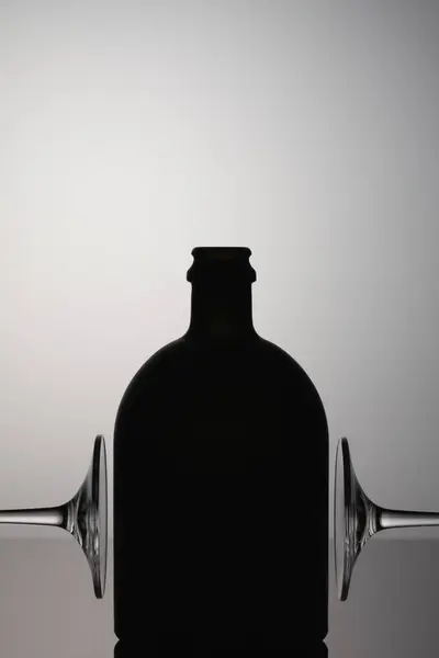Luxus Fekete Pohár Rum Üvegasztalon — Stock Fotó