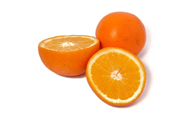 Oranje fruit geïsoleerd op witte achtergrond — Stockfoto