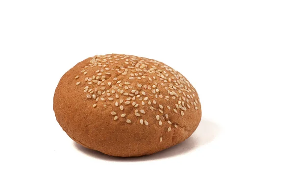 Hamburger bun se sezamem izolovaných na bílém pozadí — Stock fotografie