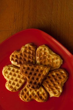 plaka beyaz zemin üzerine pişmiş gözleme