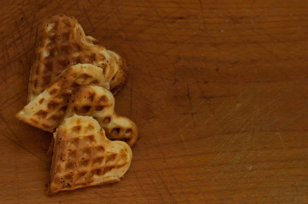 Waffeln auf einem hölzernen Hintergrund — Stockfoto