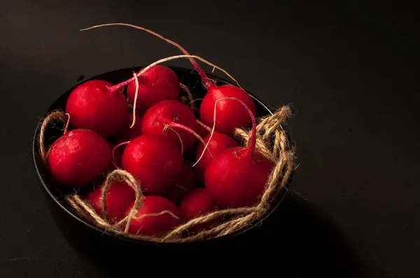 Red european radishes / Red radish / Red natural european radishes on a black background — Stock Photo, Image