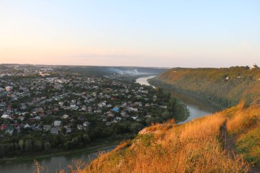 nehir yarımadada şehri yıkar