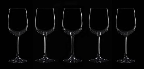 Silhouette von fünf Weingläsern — Stockfoto