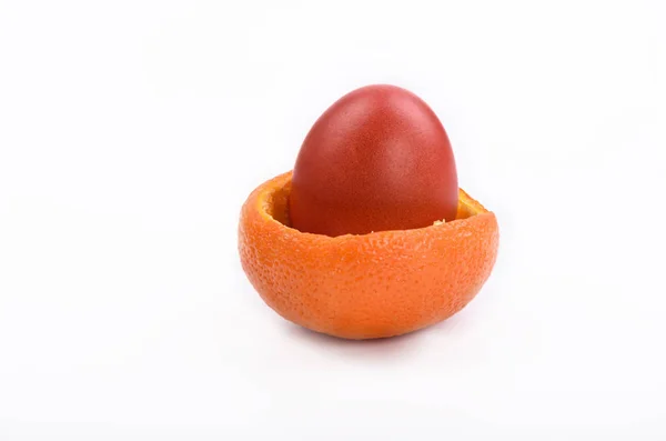 Huevo de Pascua en corteza de mandarina —  Fotos de Stock