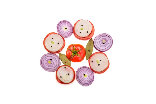 玉ねぎ、赤玉ねぎとトマトのリング — ストック写真