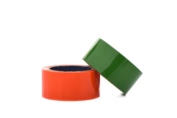 흰색 배경에 분리되어 있는 빨간색 과 녹색의 테이프 롤. — 스톡 사진