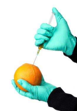 İnsanoğlu olgun turuncuya kimyasallar enjekte eder..