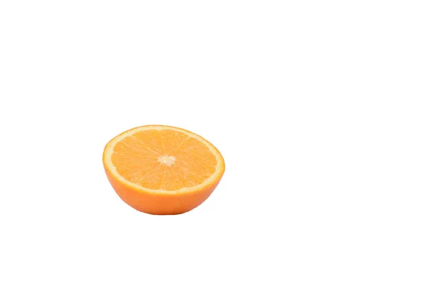 Φέτα πορτοκαλιού απομονωμένη σε λευκό φόντο. — Φωτογραφία Αρχείου