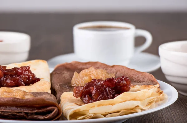 Selektiver Fokus Pfannkuchen Sind Schlicht Und Mit Kakao Pfannkuchen Auf — Stockfoto