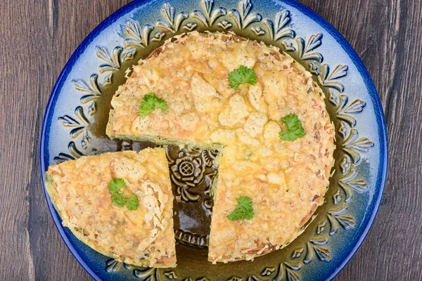 Üst Manzara Peynirli Dilimli Türk Bereği Türk Ulusal Mutfağı Ahşap — Stok fotoğraf