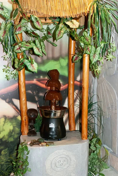 Pokrov, Vladimir Bölgesi, Rusya, 11 Mayıs 2013 Çikolata Müzesi. Çikolata çeşmesi.