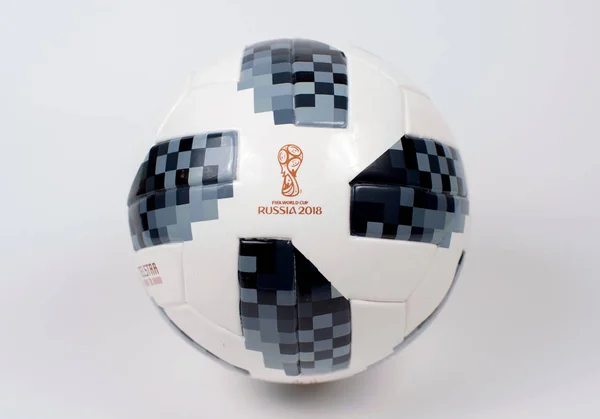2 Aralık 2017 Moskova, Rusya resmi topu FIFA Dünya Kupası 2018 Adidas Telstar 18.