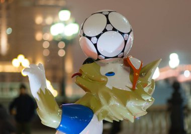 9 Aralık 2017 Moskova, Rusya. FIFA Dünya Kupası 2018 kurt modacı Meydanı Moskova'Zabivaka resmi maskotu.