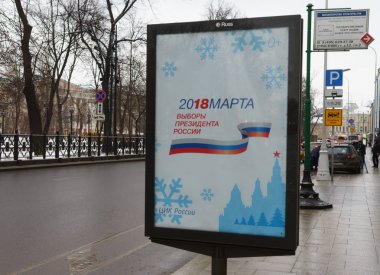15 Ocak 2018, Moskova, Rusya. Rusya Federasyonu Başkanı seçim sembolleri ile bilgi başlığı.