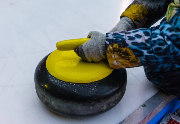 Pietra Gialla Gioco Curling — Foto Stock