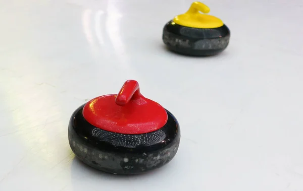 Piedras Amarillas Rojas Para Juego Curling —  Fotos de Stock