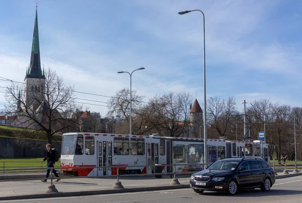 Nisan 2019 Tallinn Estonya Şehrin Sokaklarından Birinde Alt Kattaki Tramvayda — Stok fotoğraf