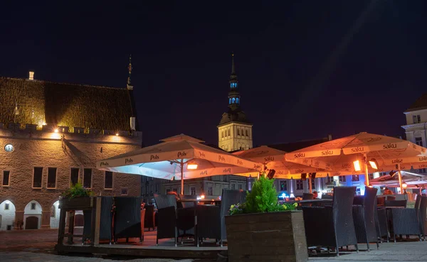 Kwiecień 2018 Tallinn Estonia Kawiarnie Uliczne Rynku Głównym Starego Miasta — Zdjęcie stockowe
