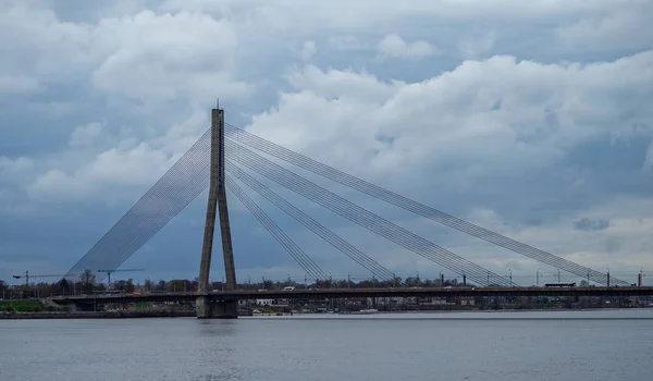 Avril 2018 Riga Lettonie Pont Câbles Haubans Sur Rivière Daugava — Photo