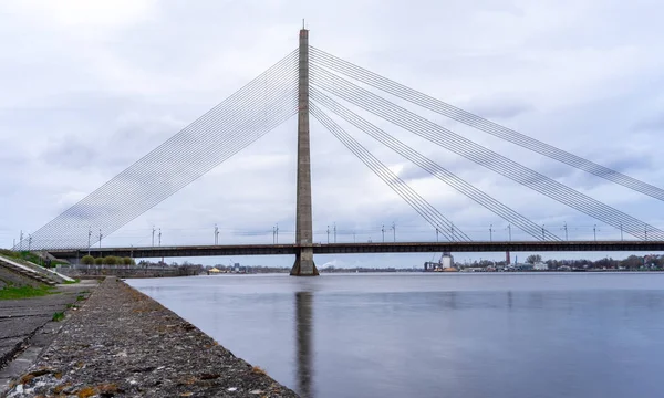 Avril 2018 Riga Lettonie Pont Câbles Haubans Sur Rivière Daugava — Photo