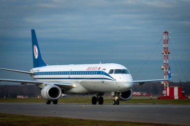 29 Ekim 2019, Moskova, Rusya. Uçak Embraer Erj-195 Belavia Havayolları Moskova 'daki Sheremetyevo havaalanında.