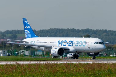 30 Ağustos 2019. Zhukovsky, Rusya. Uluslararası Havacılık ve Uzay Salonu MAKS 2019 'da orta menzilli Rus yolcu uçağı Irkut MC-21 vaat ediyor..