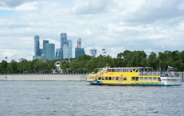 MOSCOW, RUSSIA - Haziran 04, 2017 Moskova 'daki iş merkezinin gökdelenlerinin manzarası.