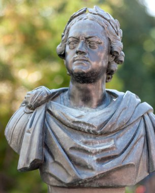 23 Eylül 2017 Moskova Rusya İmparatoru I. Peter Romanov 'un baskını Zurab Tsereteli tarafından Moskova' nın hükümdarlar sokağında yapıldı..