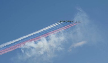 Moskova 'da zafer günü için düzenlenen askeri geçit töreninin provası sırasında gökyüzünde bulunan Su-25 Bm uçağı..