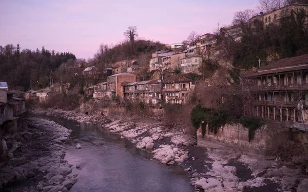 黎尼河和库泰西住宅区在黎明时分 — 图库照片