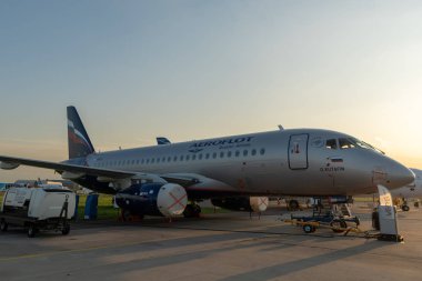 30 Ağustos 2019. Zhukovsky, Rusya. Rus kısa menzilli yolcu uçağı Sukhoi Superjet 100 Aeroflot Rus Havayolları Uluslararası Havacılık ve Uzay Salonu Maks 2019.
