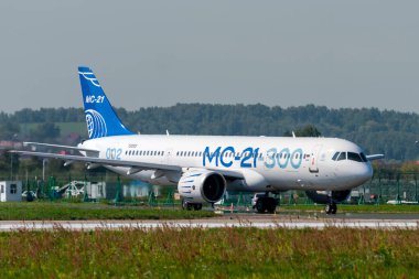30 Ağustos 2019. Zhukovsky, Rusya. Uluslararası Havacılık ve Uzay Salonu MAKS 2019 'da orta menzilli Rus yolcu uçağı Irkut MC-21 vaat ediyor..