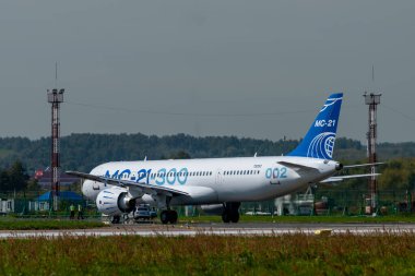 30 Ağustos 2019. Zhukovsky, Rusya. Uluslararası Havacılık ve Uzay Salonu MAKS 2019 'da orta menzilli Rus yolcu uçağı Irkut MC-21 vaat ediyor..
