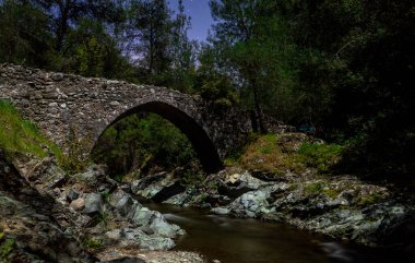 Kıbrıs adasındaki Troodos dağlarındaki antik Venedik köprüsü.