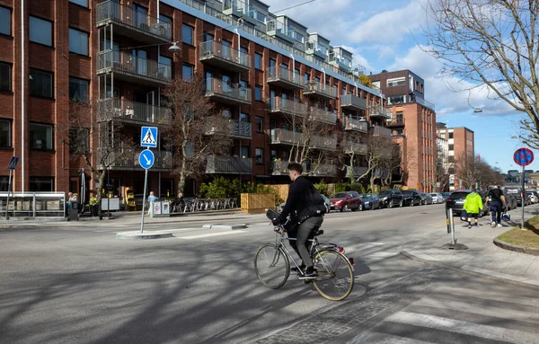 Nisan 2018 Stockholm Sveç Stockholm Sokaklarından Birinde Bisikletçiler Var — Stok fotoğraf