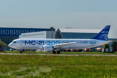 30 Ağustos 2019. Zhukovsky, Rusya. Uluslararası Havacılık ve Uzay Salonu MAKS 2019 'da orta menzilli Rus yolcu uçağı Irkut MC-21 vaat ediyor..
