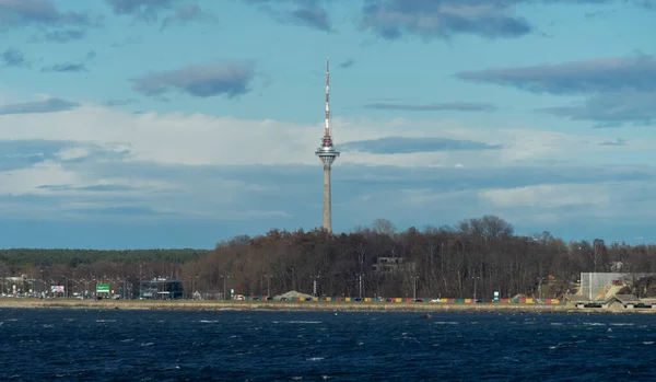 Άποψη Του Πύργου Της Τηλεόρασης Στο Ταλίν Από Θάλασσα Καθαρό — Φωτογραφία Αρχείου