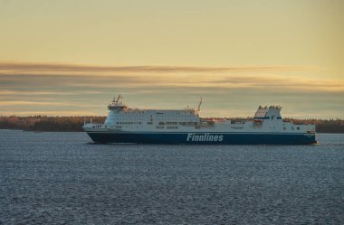 22 Nisan 2019, Stockholm, İsveç. Finlandiya taşımacılık şirketi Finnlines Finnclipper 'ın hızlı yolcu ve otomobil feribotu Stockholm' de döner yelkenli ile donatılmıştır..