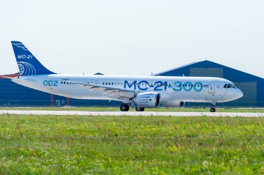 30 Ağustos 2019. Zhukovsky, Rusya. Uluslararası Havacılık ve Uzay Salonu MAKS 2019 'da orta menzilli Rus yolcu uçağı Irkut MC-21 vaat ediyor..