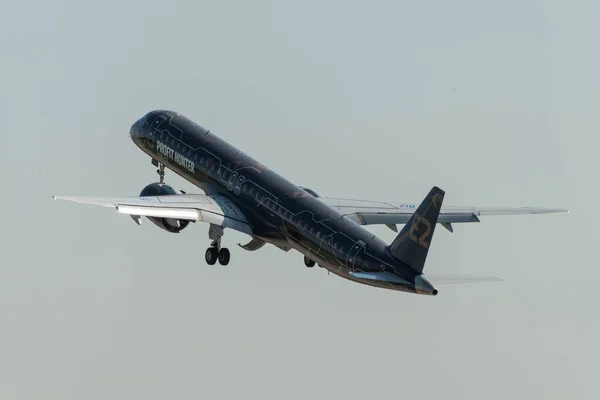 2019年8月30日 朱可夫斯基 俄罗斯 双引擎窄体客机Embraer Jet E195 — 图库照片