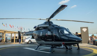 30 Ağustos 2019 Zhukovsky, Rusya. Aurus dizaynındaki Ansat helikopteri MAKS-2019 Uluslararası Havacılık ve Uzay Salonu 'nda..