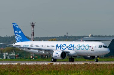 30 Ağustos 2019. Zhukovsky, Rusya. Uluslararası Havacılık ve Uzay Salonu MAKS 2019 'da orta menzilli Rus yolcu uçağı Irkut MC-21 vaat ediyor..