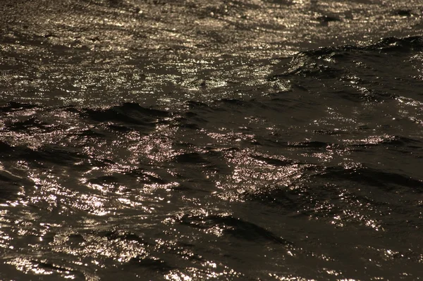 Ondas de agua a la luz del día —  Fotos de Stock